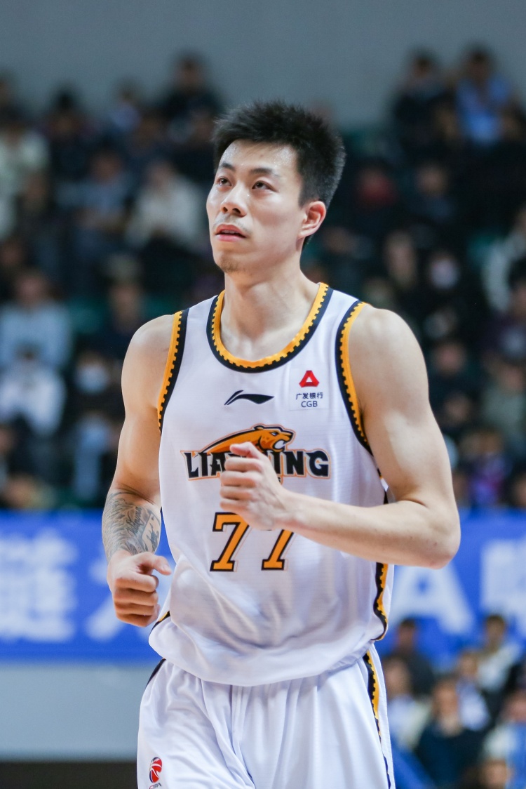 媒體人：張鎮(zhèn)麟、韓德君將因傷缺席今晚對(duì)陣北控的比賽